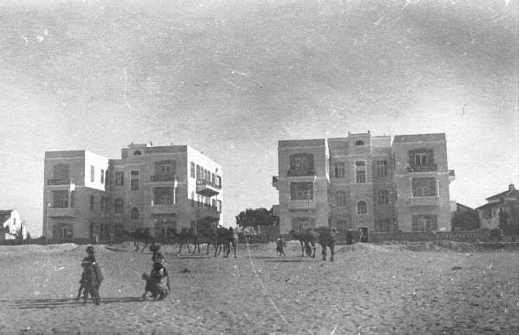 בתי התאומים ברחוב יהודה הלוי, תל-אביב