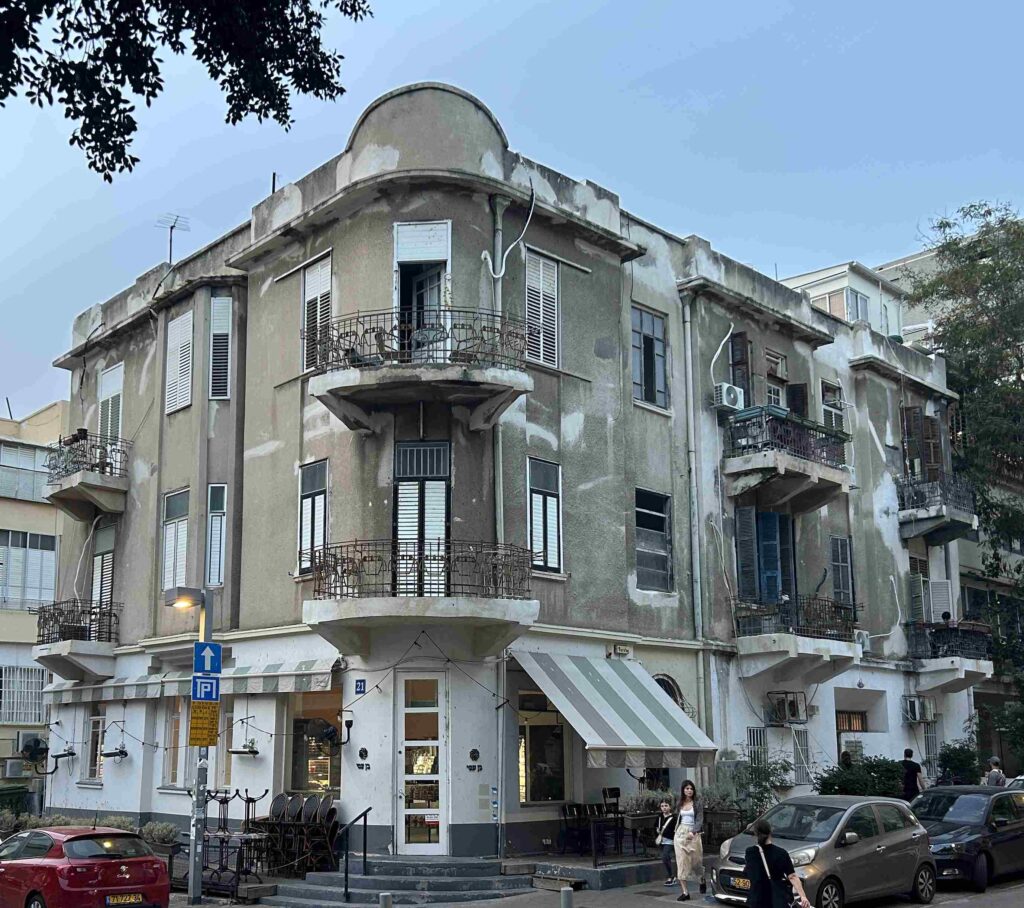 בית אלבז ברחוב נחמני ליד כיכר אלברט