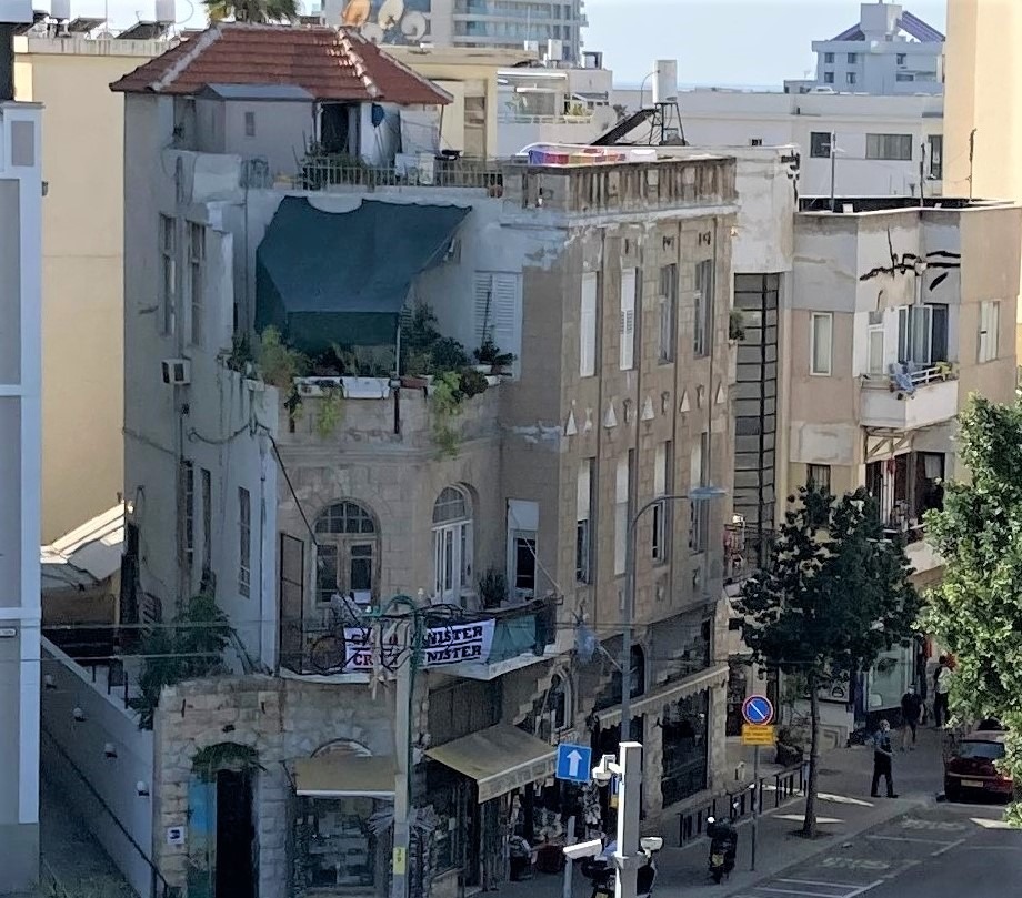 גאולה 44, תל-אביב. מבט על מכיוון רחוב ביאליק